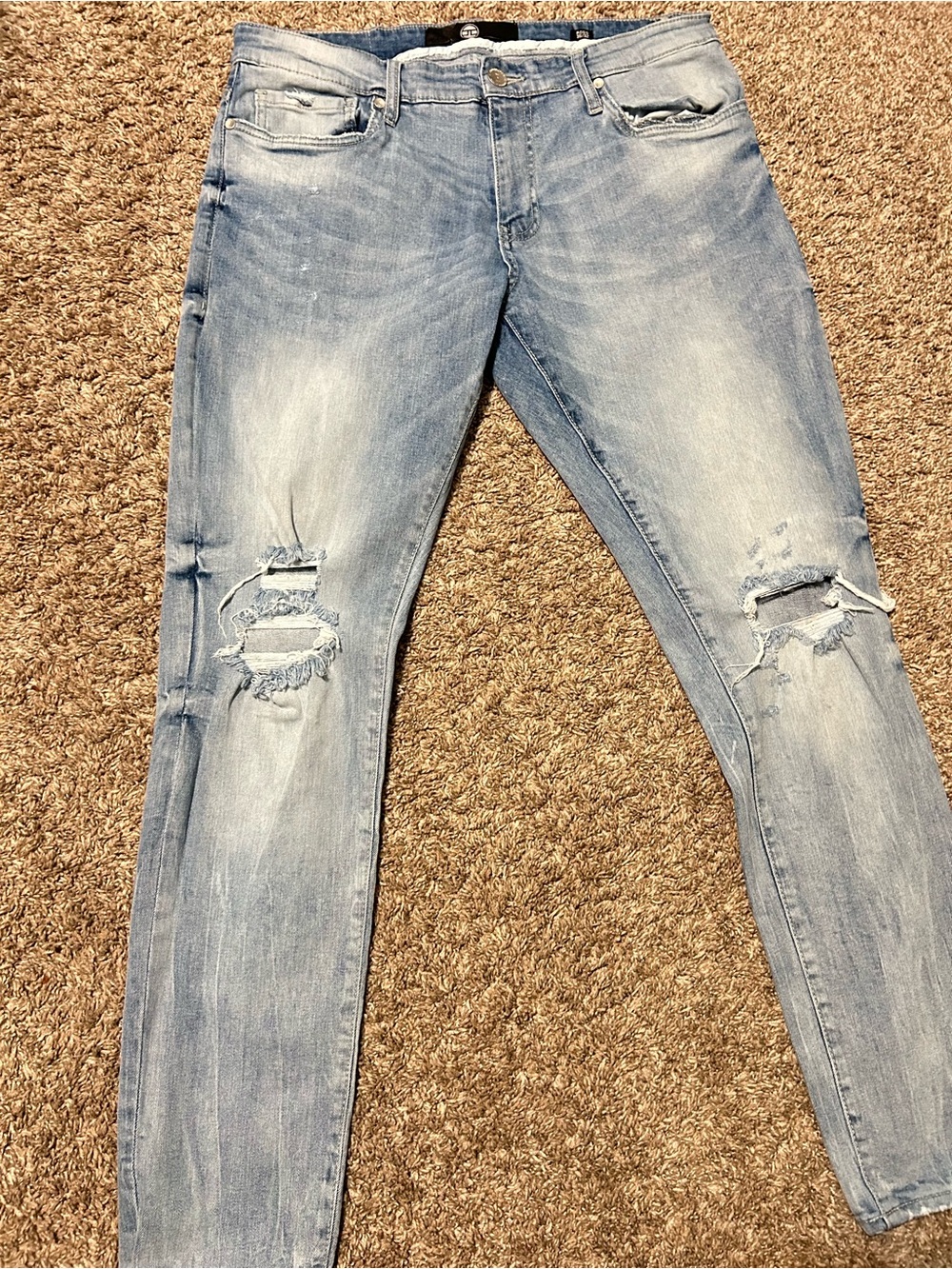 Jordan Craig Men’s Light Blue Straight Jeans with Knee Rips